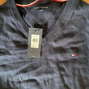 Tommy Hilfiger Men's Dark Navy V-Neck Sweater with Chest Flag